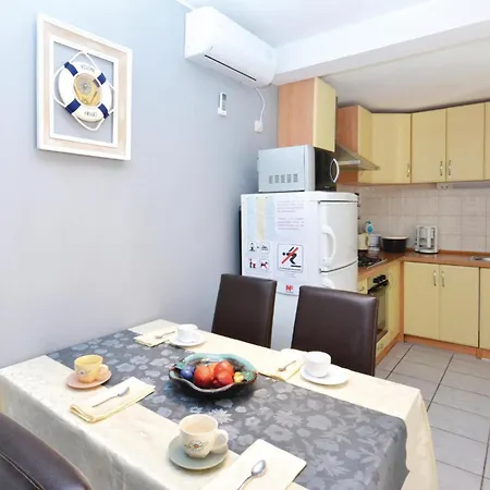 Daire Two-bedroom Okrug Gornji With Sea View 08