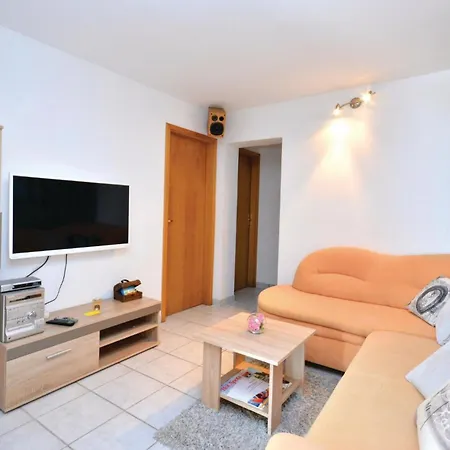 Two-bedroom Okrug Gornji With Sea View 08