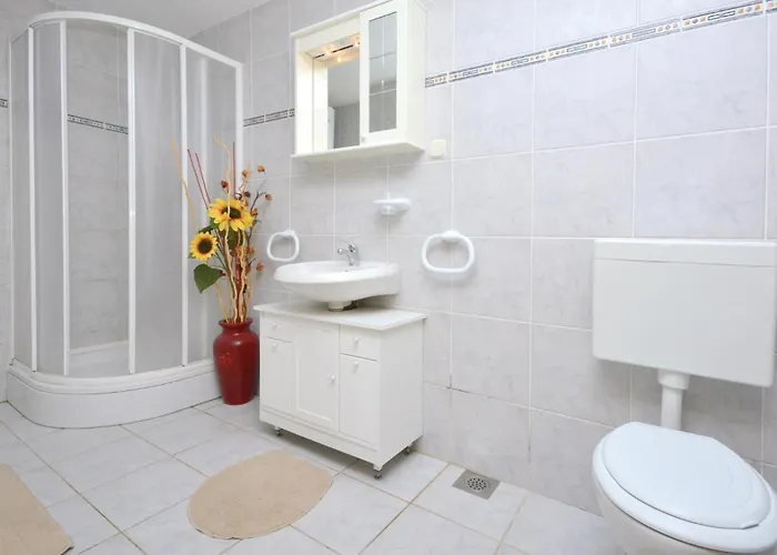 Two-bedroom Okrug Gornji With Sea View 08