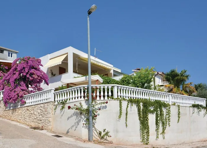 Two-bedroom Okrug Gornji With Sea View 08