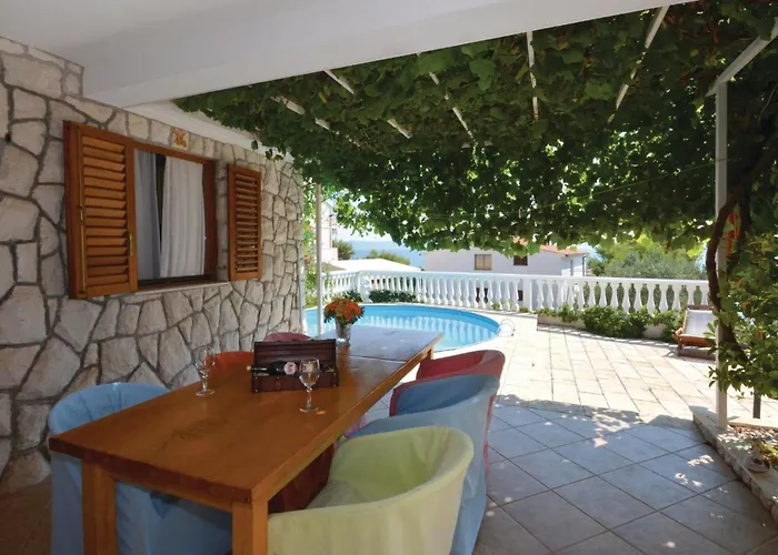 Two-bedroom Okrug Gornji With Sea View 08