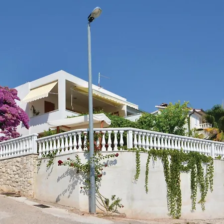 Two-bedroom Okrug Gornji With Sea View 08