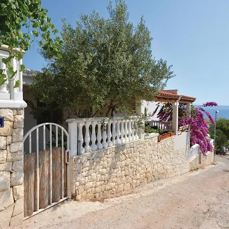 Two-bedroom Okrug Gornji With Sea View 08 Trogir